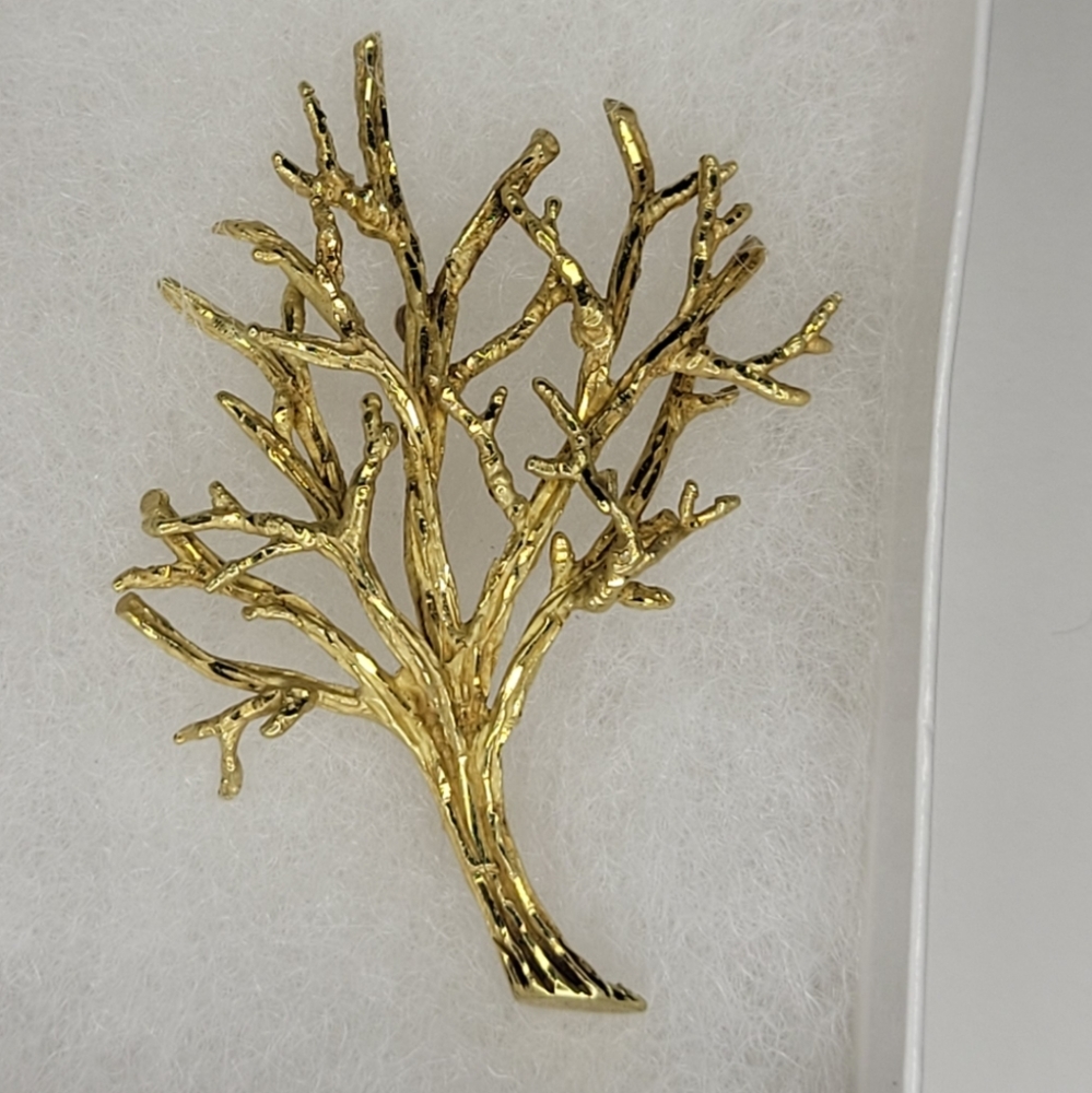 Tree brooch 14k solid yellow gold 9 grams